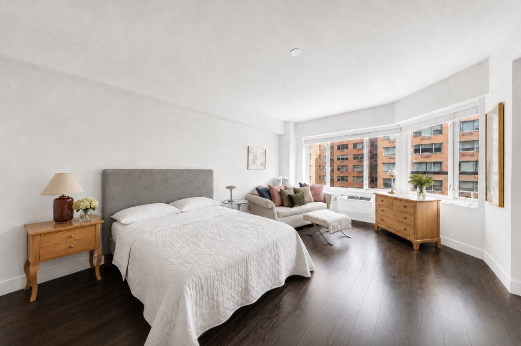36 Sutton Place South, Unit 11B photo 5