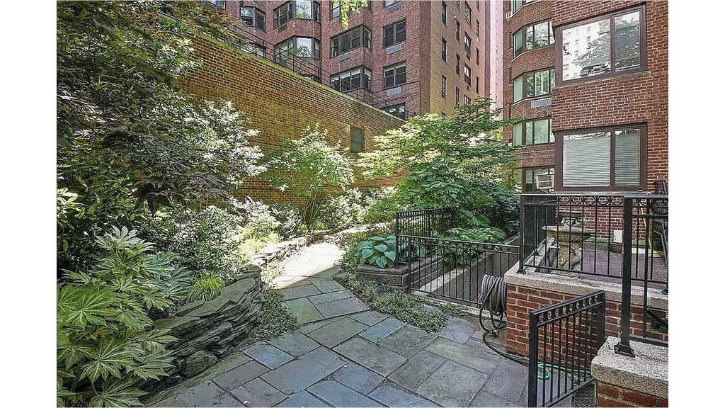 36 Sutton Place South, Unit 11B photo 10