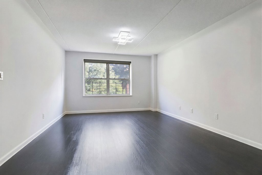 736 West 187th Street, Unit 302 photo 2