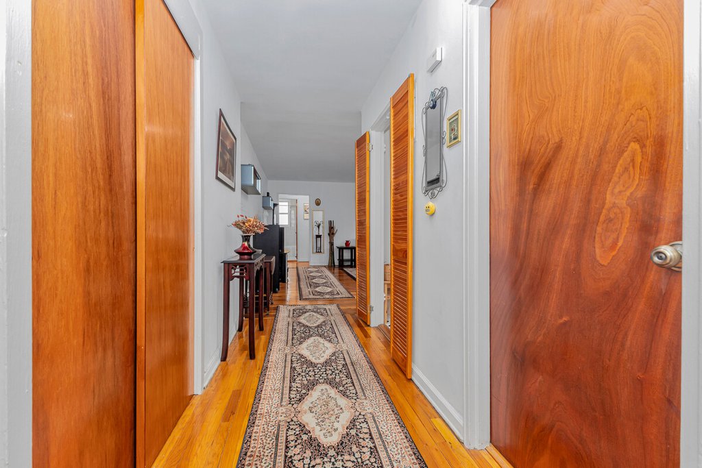 66-33 Yellowstone Boulevard, Unit 5B photo 4