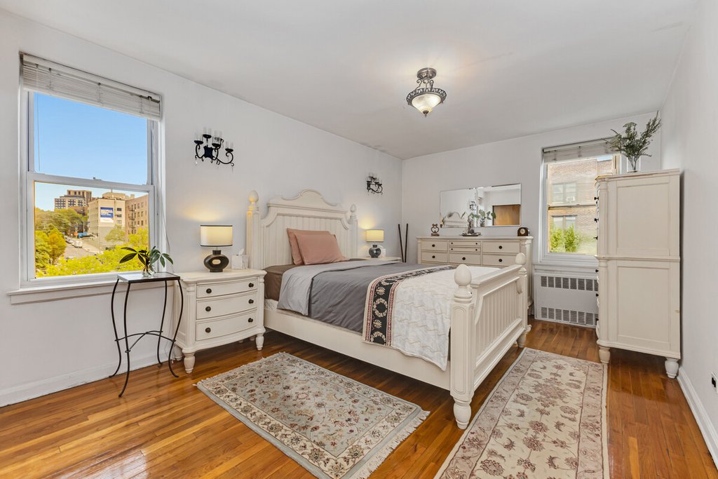 66-33 Yellowstone Boulevard, Unit 5B photo 6