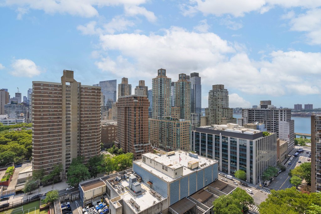 140 West End Avenue, Unit 21U photo 2
