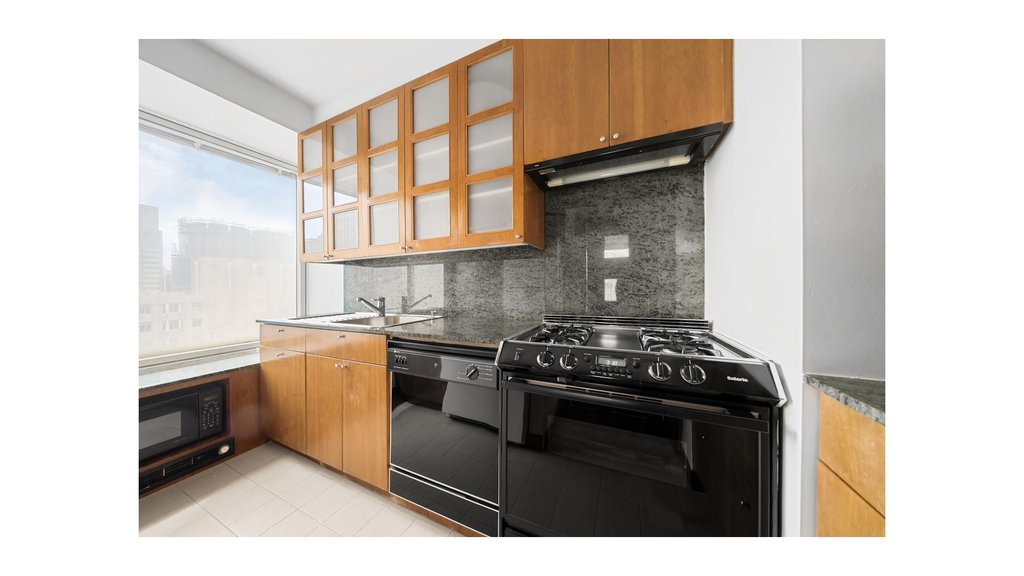 150 West 56th Street, Unit 5101 photo 10