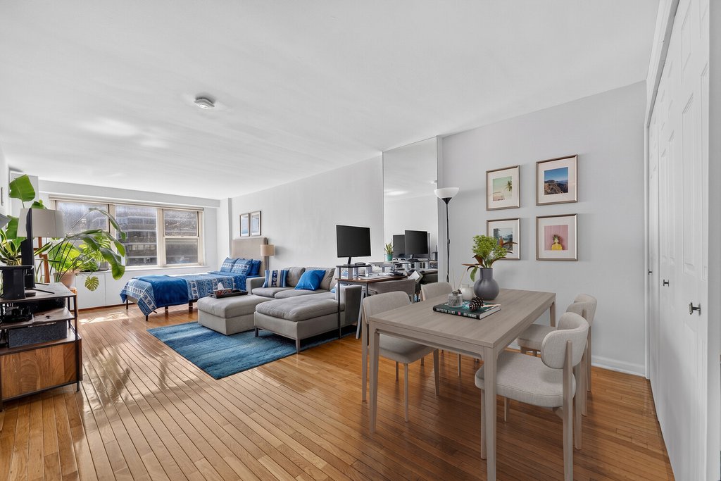 305 East 24th Street, Unit 14K photo 2