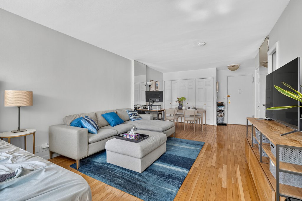 305 East 24th Street, Unit 14K photo 4