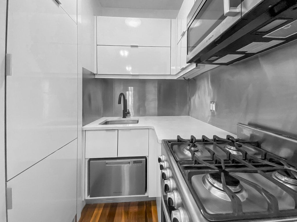 455 Hudson Street, Unit 22 photo 2