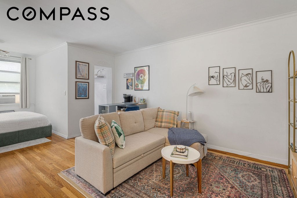 242 East 38th Street, Unit 4E