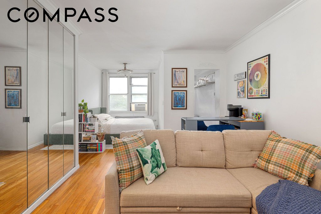 242 East 38th Street, Unit 4E photo 2