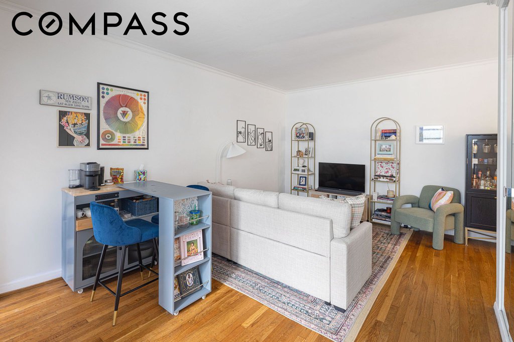 242 East 38th Street, Unit 4E photo 4