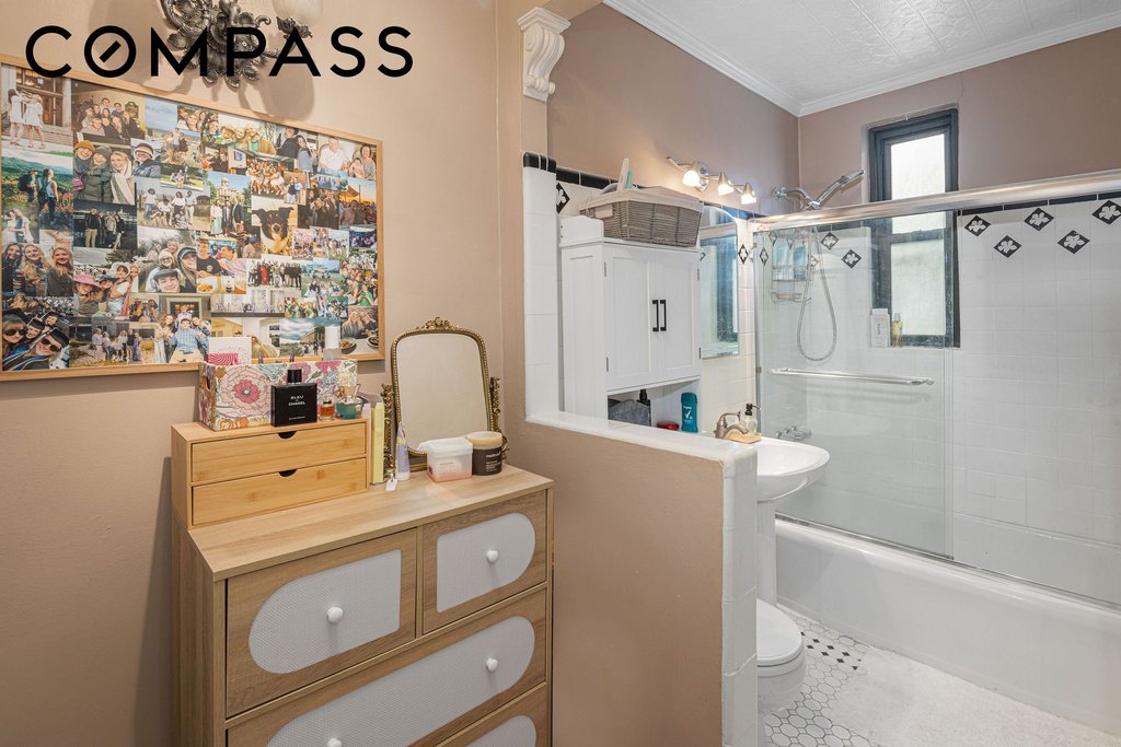 242 East 38th Street, Unit 4E photo 6