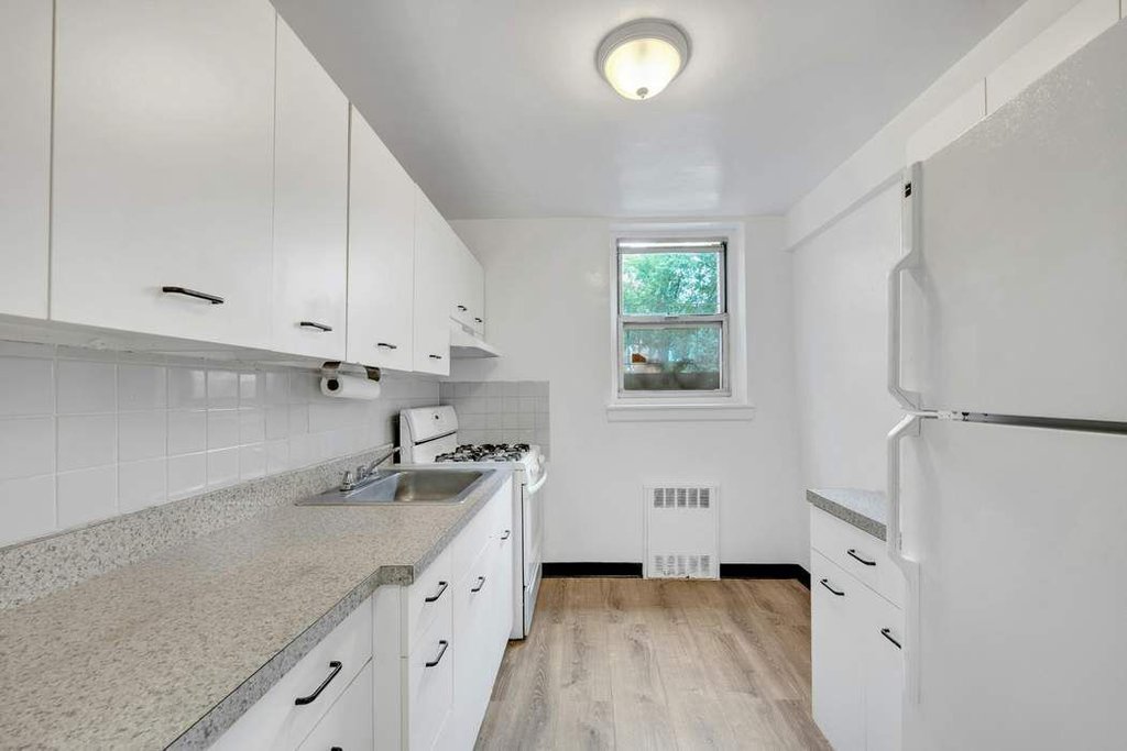 5610 Netherland avenue, Unit 1G