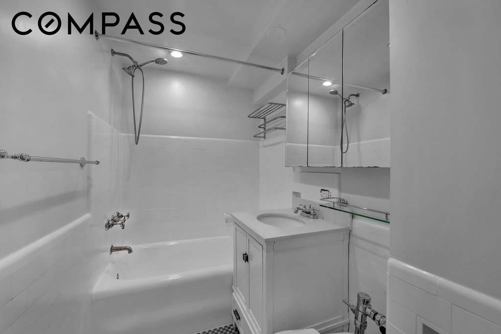 25 Tudor City Place, Unit 1315 photo 11