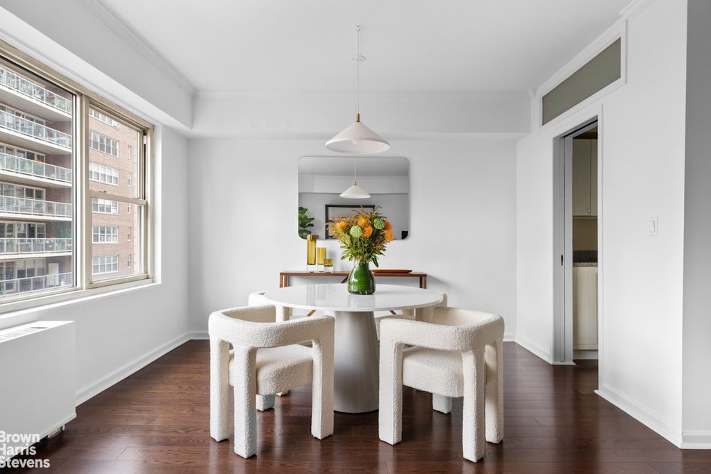 370 East 76th Street, Unit C1001 photo 4