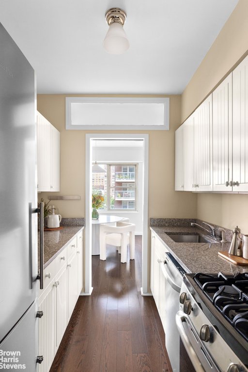 370 East 76th Street, Unit C1001 photo 5