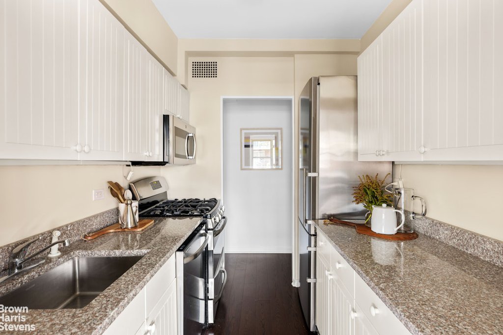 370 East 76th Street, Unit C1001 photo 6