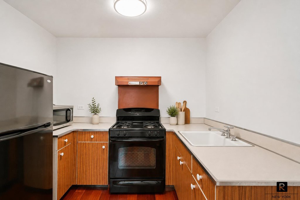 90 Gold Street, Unit 5A photo 4