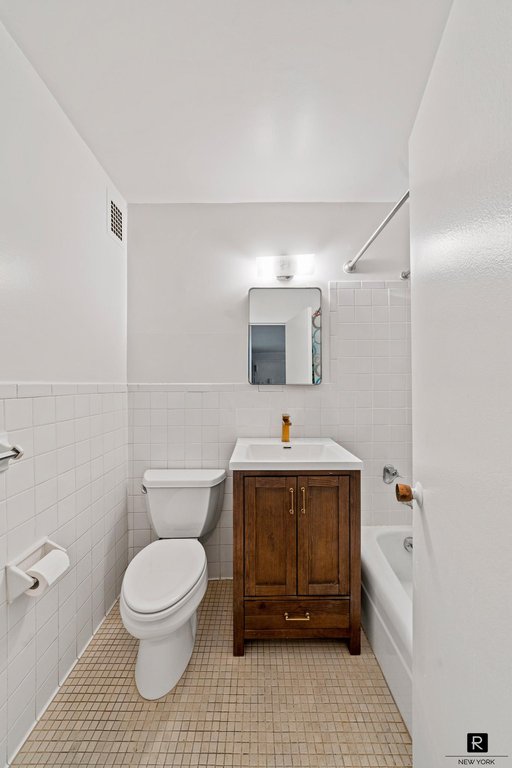90 Gold Street, Unit 5A photo 5