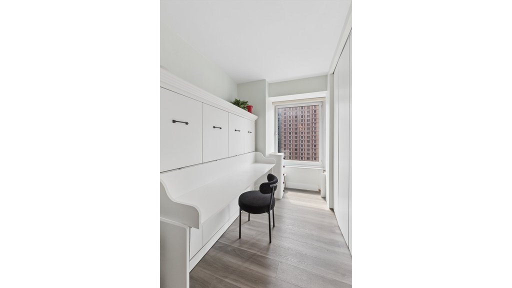 150 West 56th Street, Unit 2810 photo 5