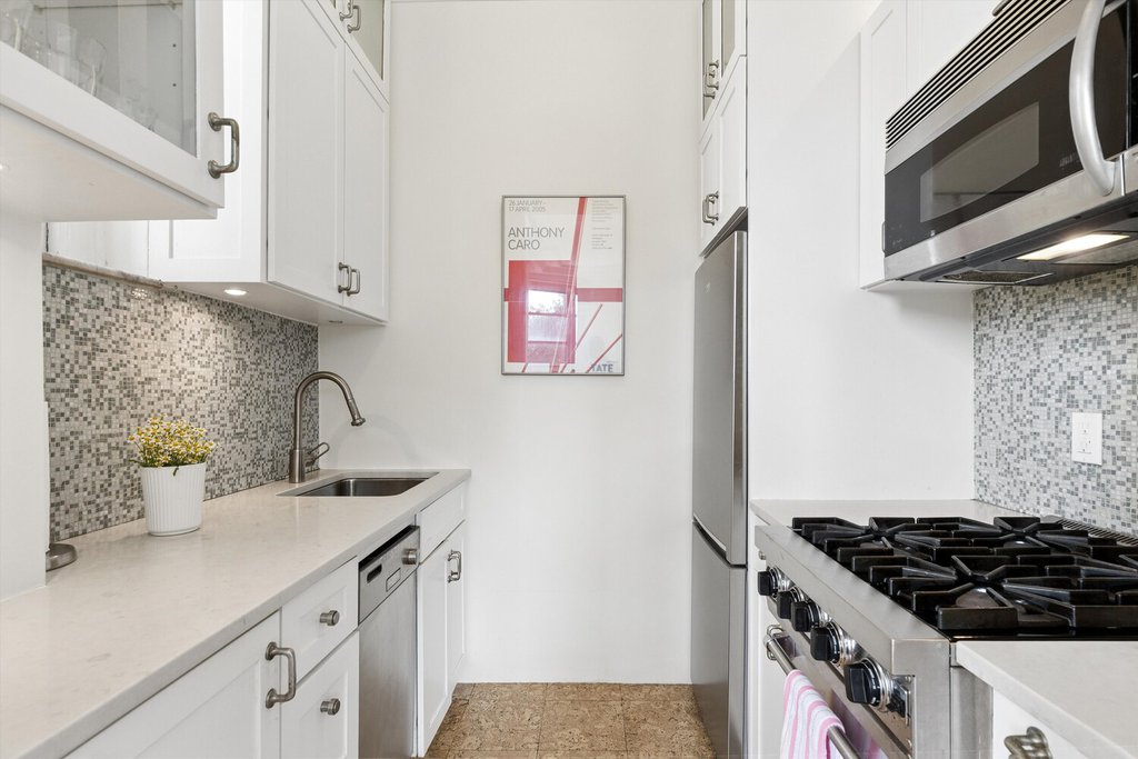417 Riverside Drive, Unit 3A1 photo 3