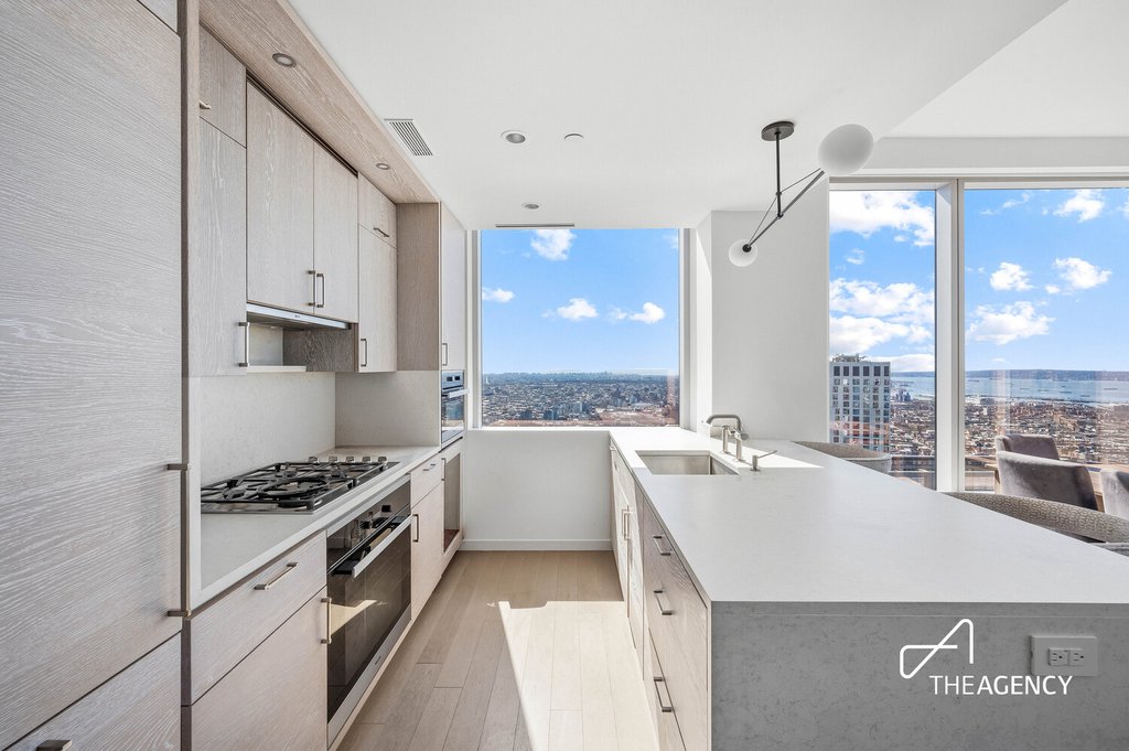 1 City Point, Unit 63H photo 2