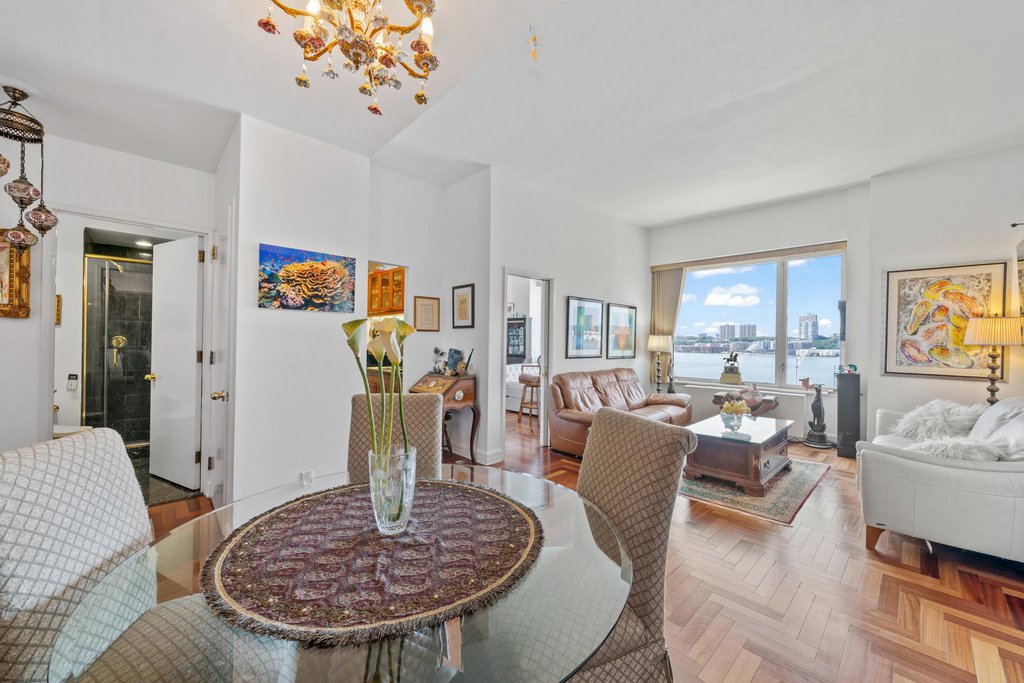 220 Riverside Boulevard, Unit 5K photo 2