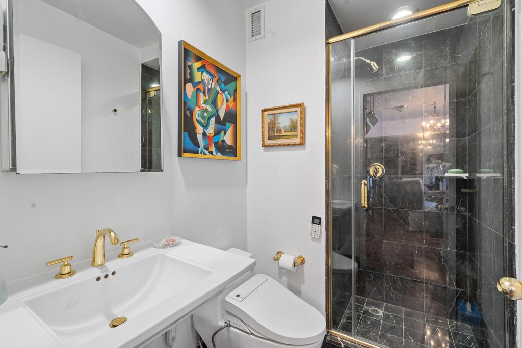220 Riverside Boulevard, Unit 5K photo 8