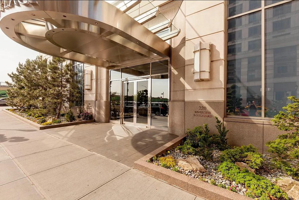 220 Riverside Boulevard, Unit 5K photo 16