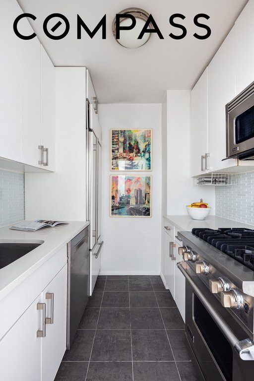 101 West 12th Street, Unit 2N photo 4