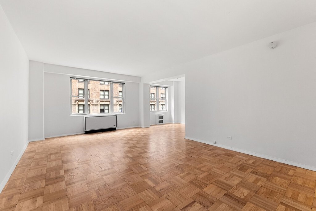 310 Lexington Avenue, Unit 5H photo 2