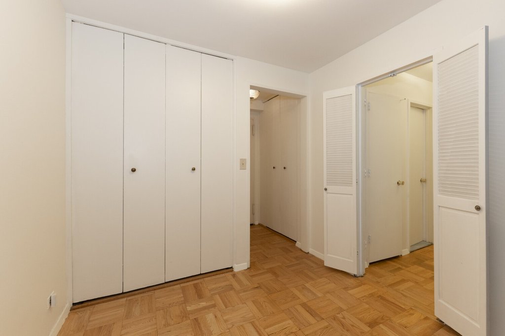 310 Lexington Avenue, Unit 5H photo 4
