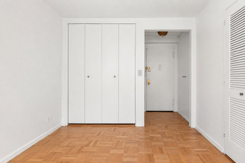 310 Lexington Avenue, Unit 5H photo 5