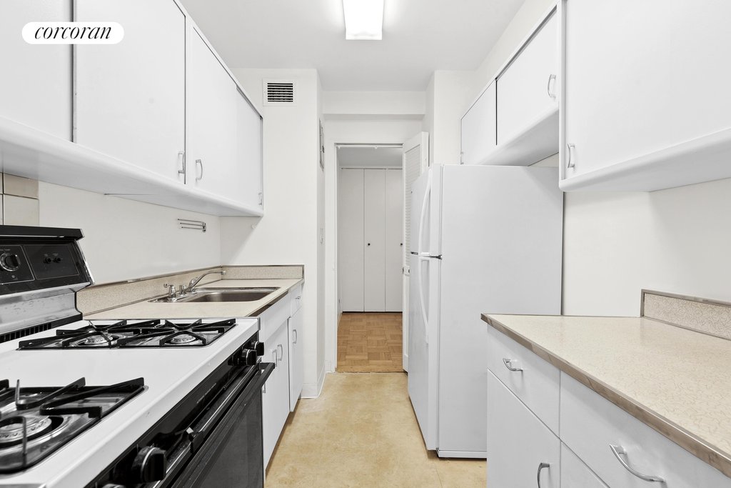 310 Lexington Avenue, Unit 5H photo 15