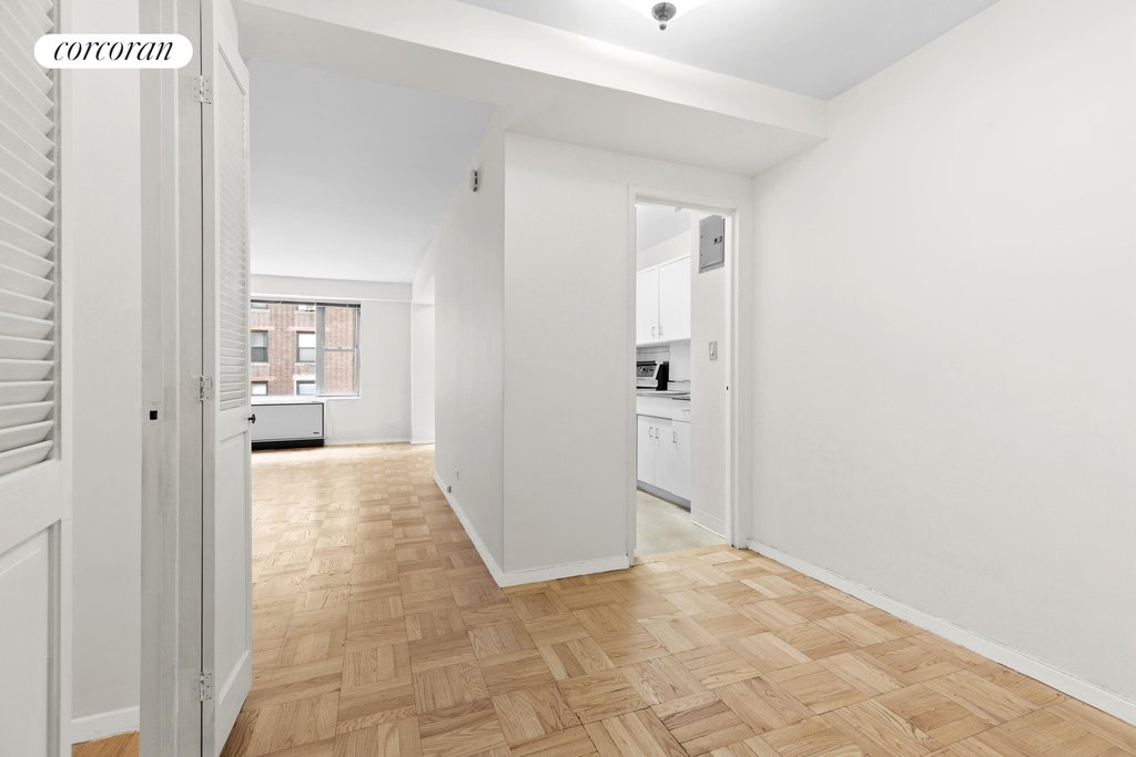 310 Lexington Avenue, Unit 5H photo 18