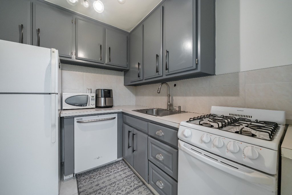 305 East 24th Street, Unit 11K photo 5