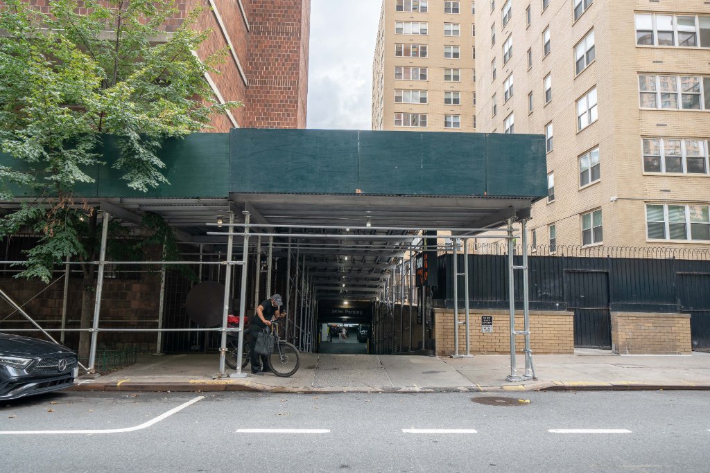 305 East 24th Street, Unit 11K photo 23