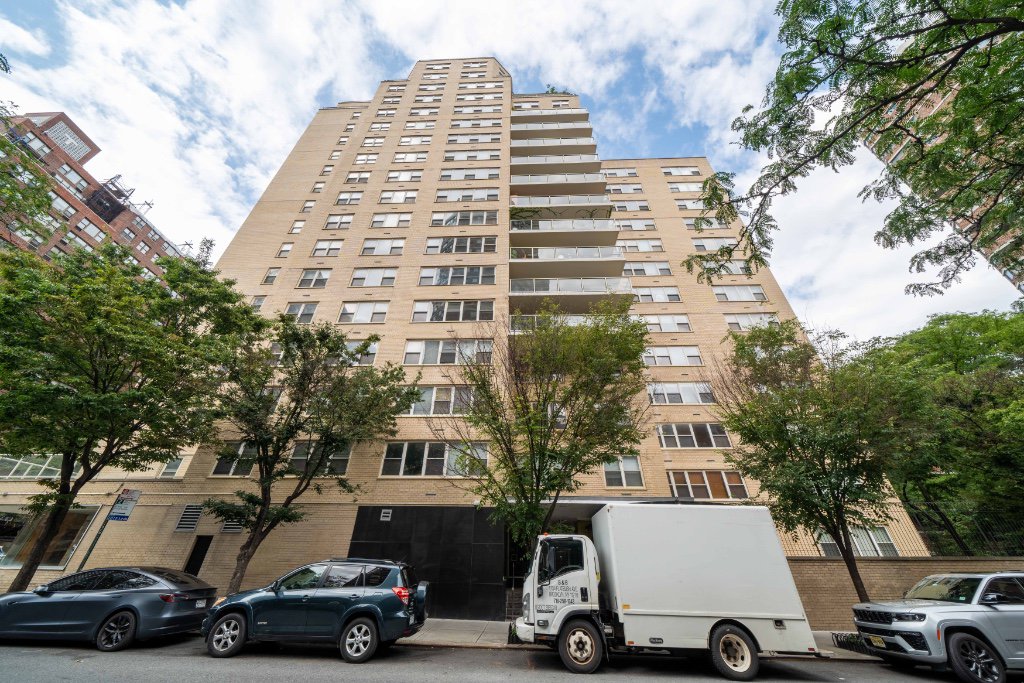 305 East 24th Street, Unit 11K photo 24