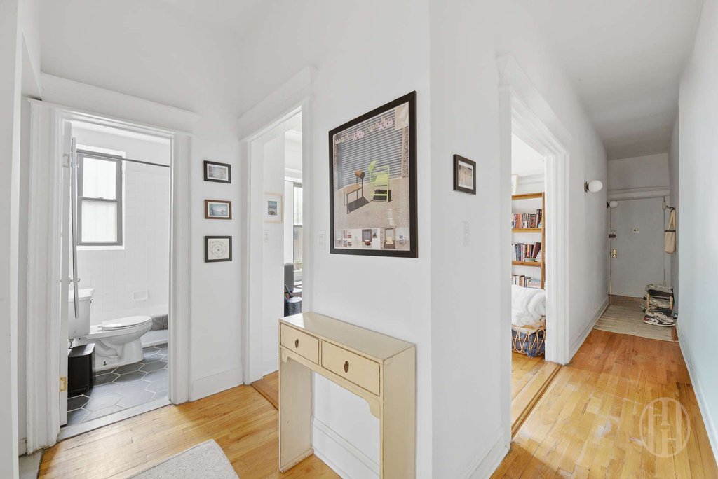 467 Pacific Street, Unit 4 photo 5