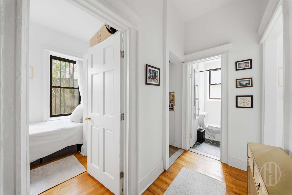 467 Pacific Street, Unit 4 photo 8