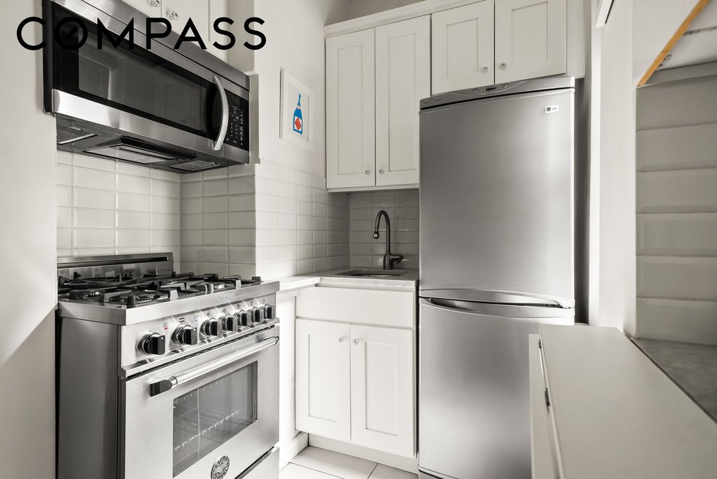 225 East 74th Street, Unit 1G photo 2