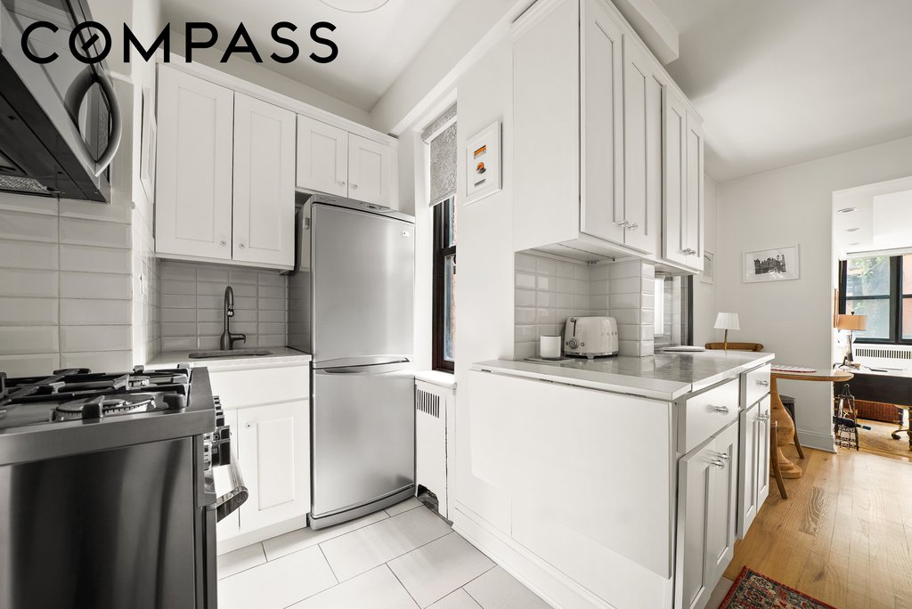 225 East 74th Street, Unit 1G photo 3