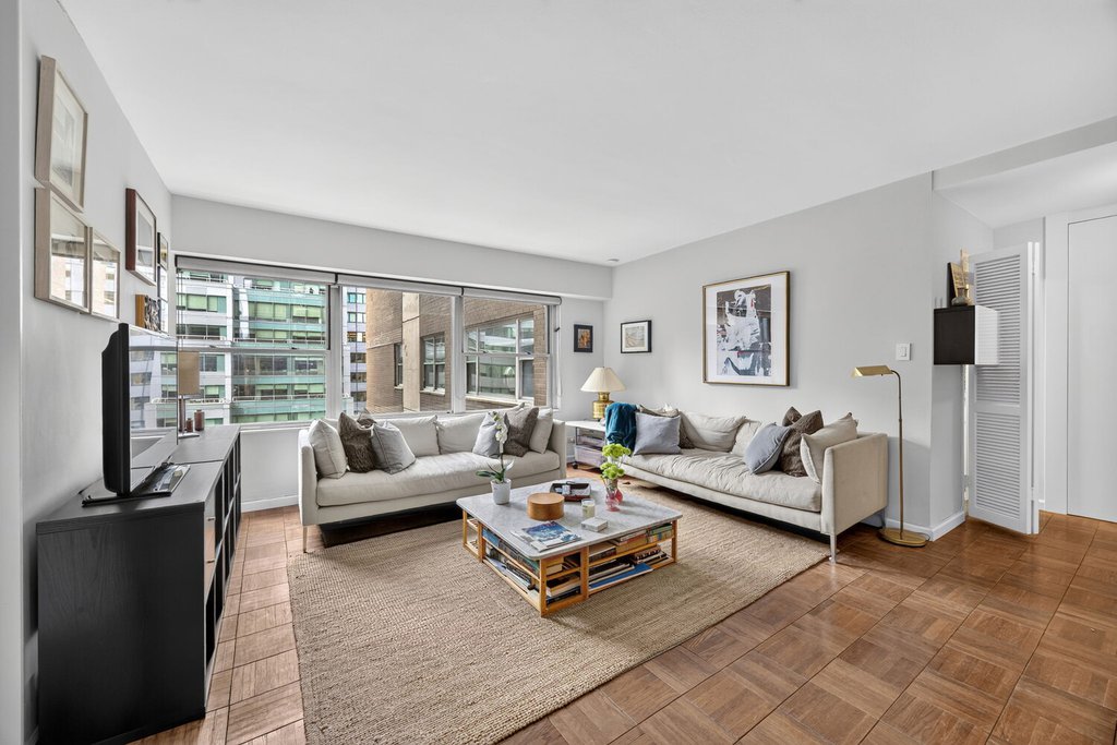 118 East 60th Street, Unit 14F photo 2