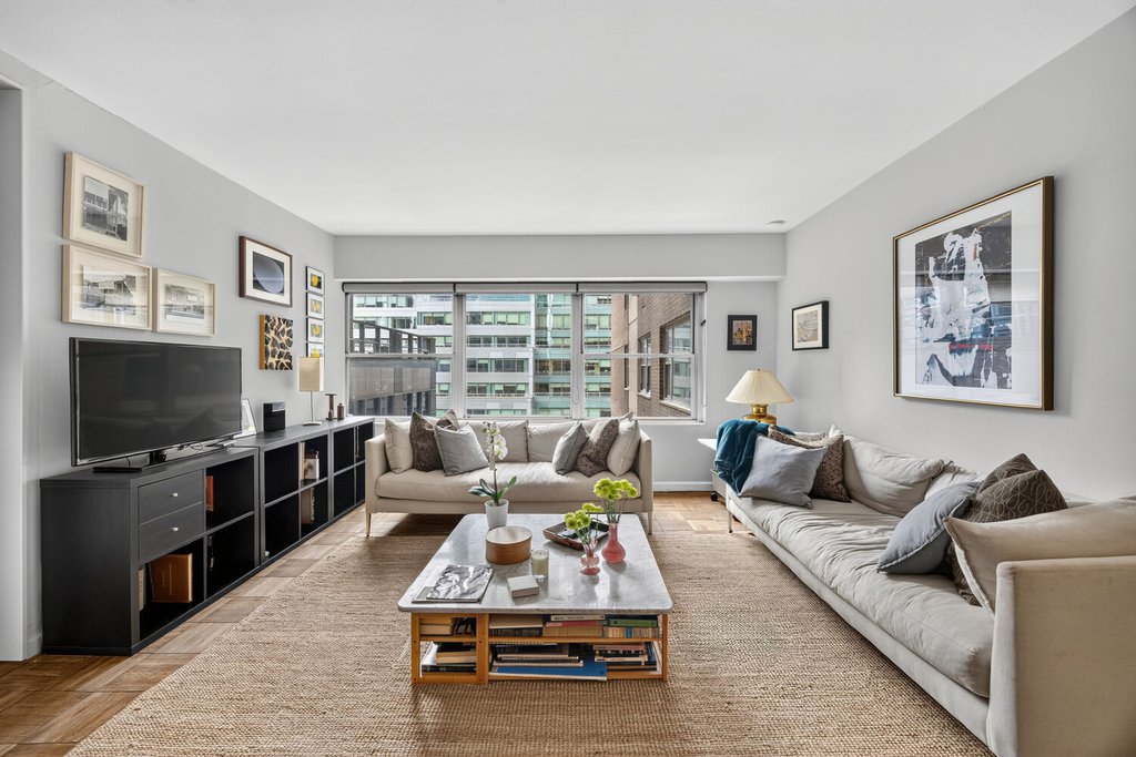 118 East 60th Street, Unit 14F photo 3