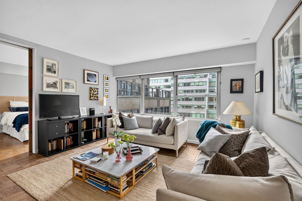 118 East 60th Street, Unit 14F photo 4