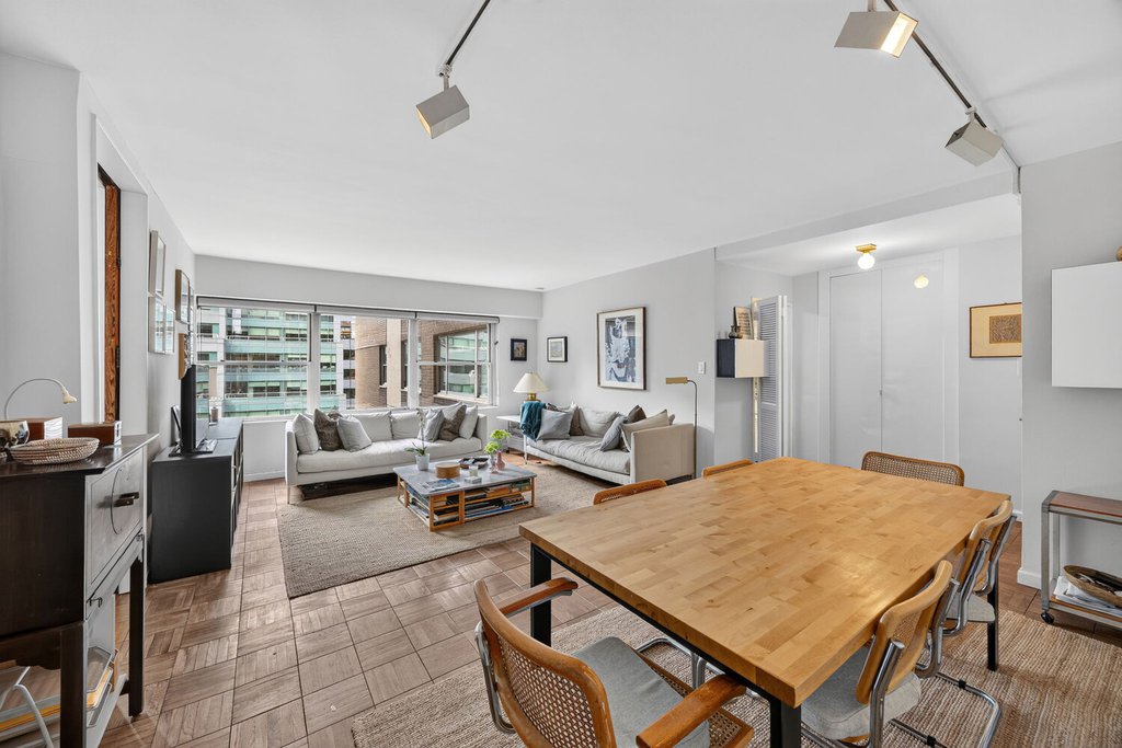 118 East 60th Street, Unit 14F photo 6