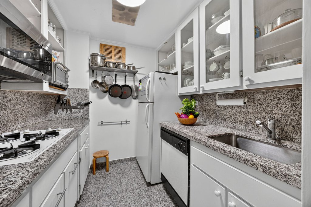 118 East 60th Street, Unit 14F photo 9