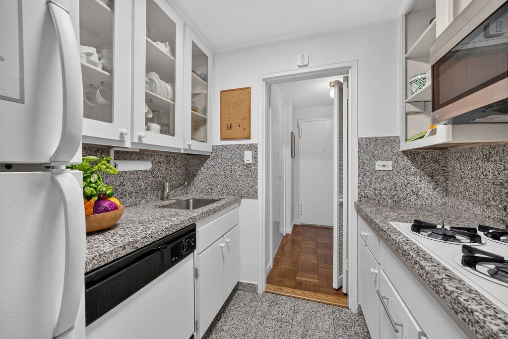 118 East 60th Street, Unit 14F photo 10