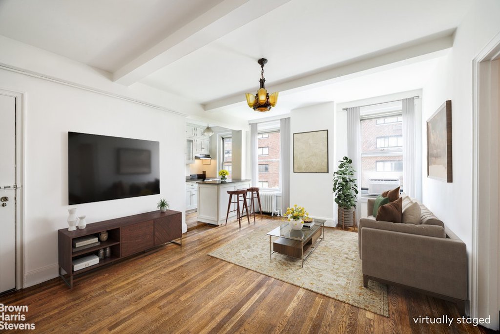 325 West 45th Street, Unit 601