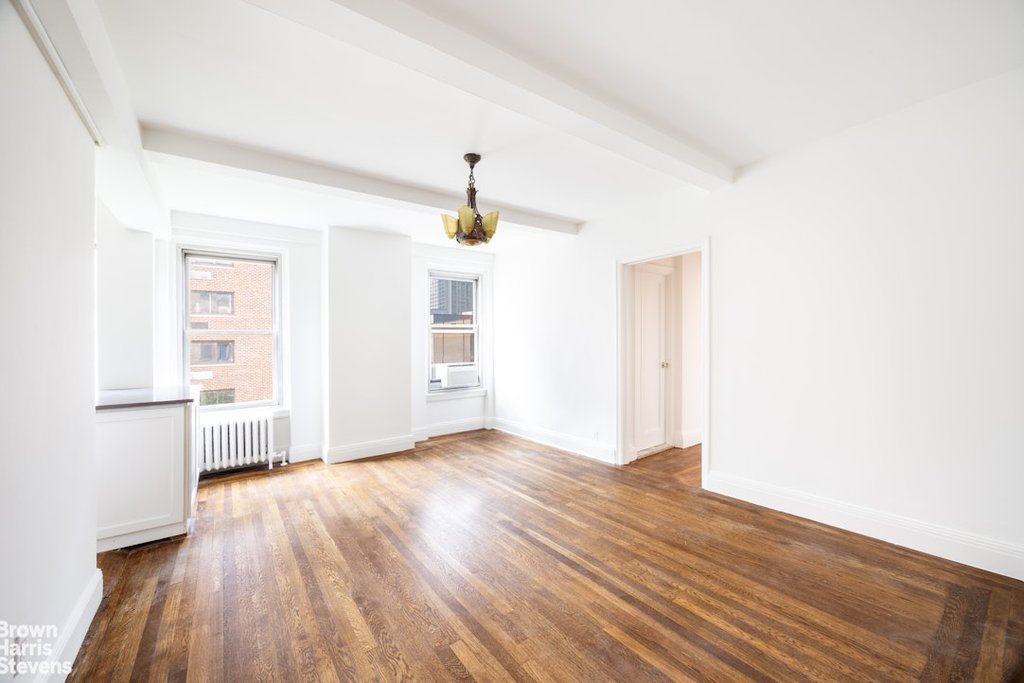 325 West 45th Street, Unit 601 photo 4