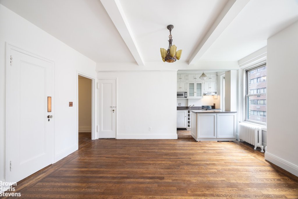 325 West 45th Street, Unit 601 photo 5