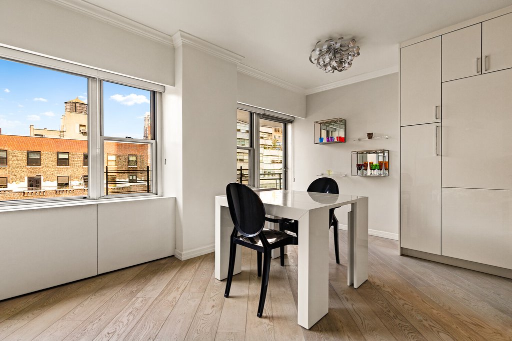 118 East 60th Street, Unit 11C photo 11